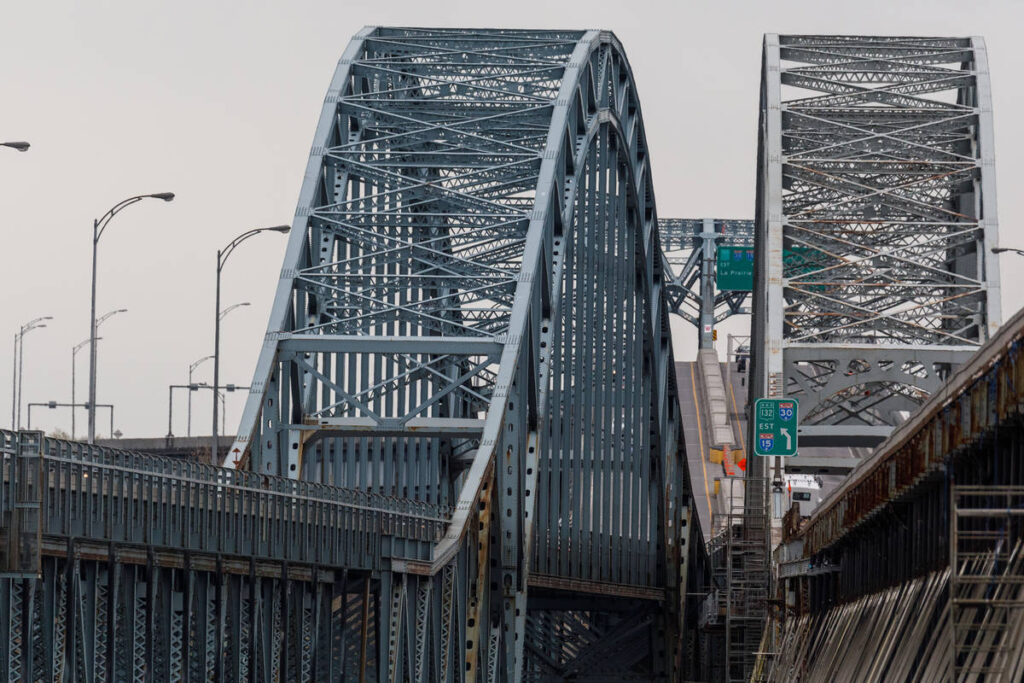 Vue du pont Honoré-Mercier — photo d’archives publiée par Le Soleil de Châteauguay; elle ne montre pas la fissure.
